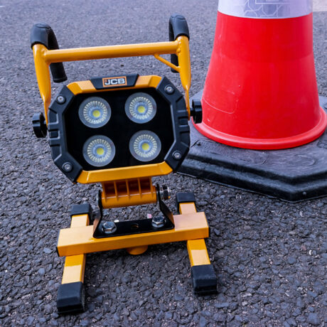 40W LED RECHARGEABLE FLOODLIGHT (1X 22.2V BATTERY) 2