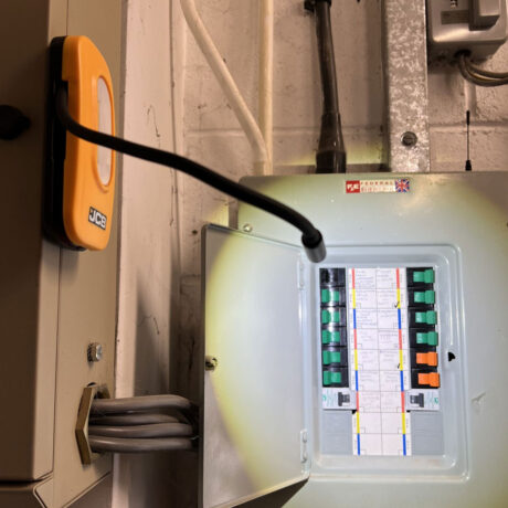 JCB-WL-Flextra – Inspecting Fuse Box