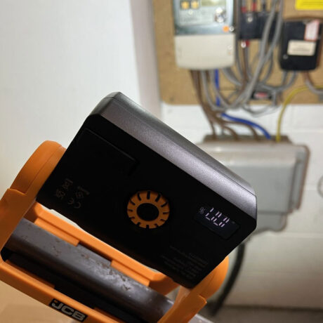 JCB-WL-TUFFCLAMP – Inspecting Fuse Box