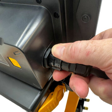 JCB-SL-KONNECT-6500 – Connecting the Mains Lead